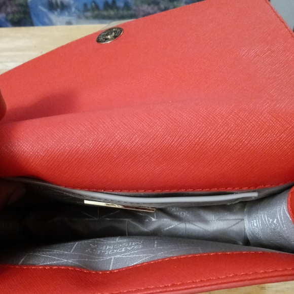 Badgley Mischka “Jane Saffiano”Red Crossbody,Designed In Italy.🇮🇹🍾🛍 - Picture 9 of 14